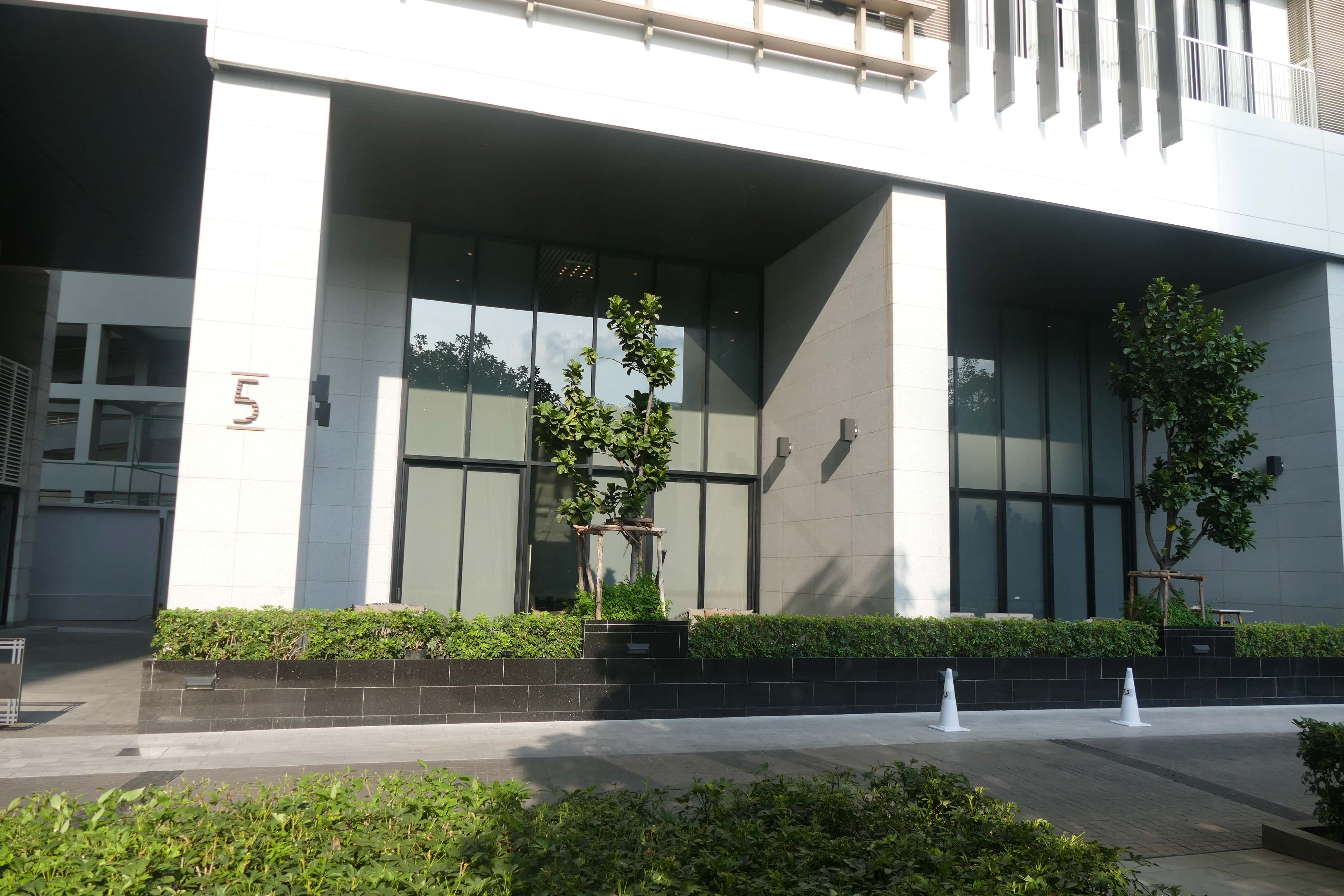 Exterior 3